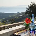 Villa Triantaros Artful *