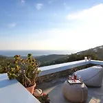 Villa Triantaros Artful *