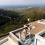 Triantaros Artful Villa