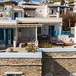Villa Triantaros Artful *