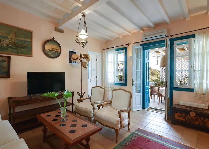 Triantaros Artful Villa *