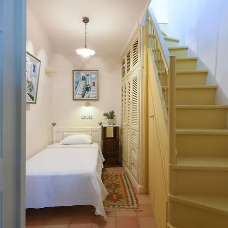 Triantaros Artful Villa