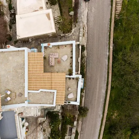 Triantaros Artful Villa