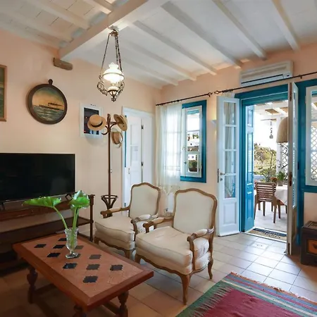 Triantaros Artful Villa *