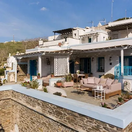 Villa Triantaros Artful *