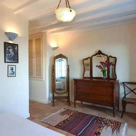 Triantaros Artful Villa *