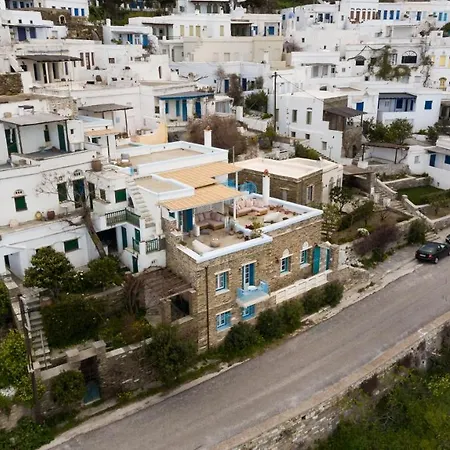 Triantaros Artful Villa *