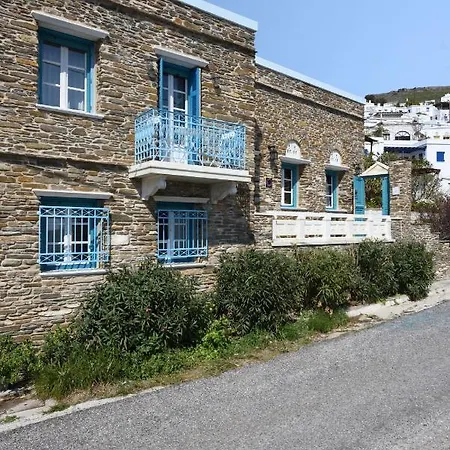 Triantaros Artful Triandáros