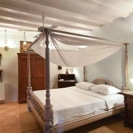 Triantaros Artful Villa