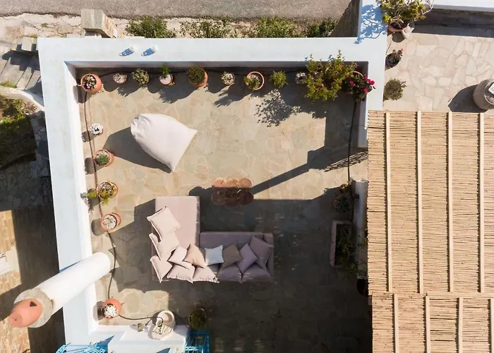 Villa Triantaros Artful