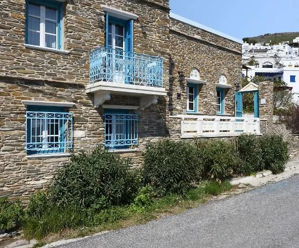 Triantaros Artful Triandáros